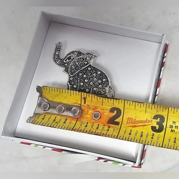 Elephant Brooch Pin Rhinestones Silver Tone - Picture 5 of 5